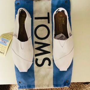 Toms all white flats size 6